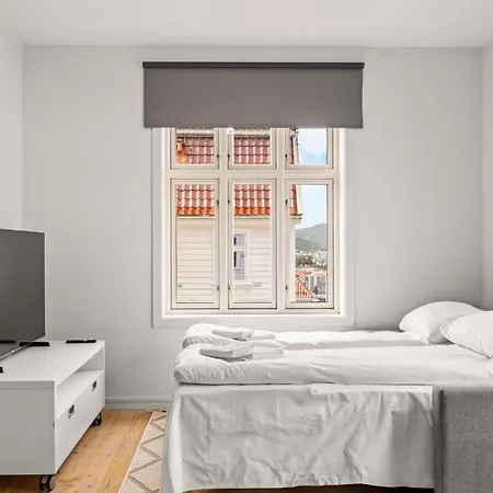 Authentic Charm In Famous Neighborhood *