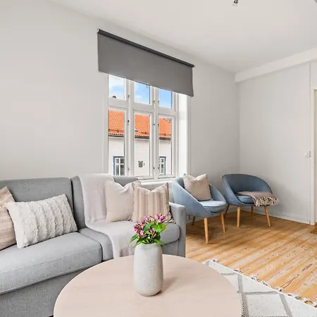 Authentic Charm In Famous Neighborhood Daire